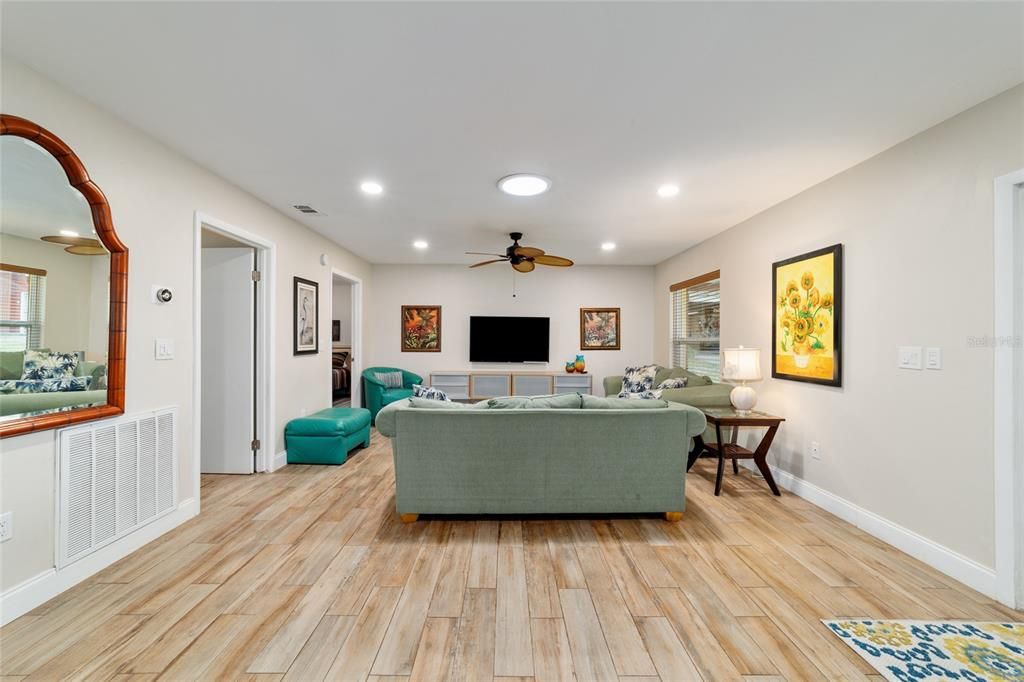 待售: $948,900 (6 贝兹, 4 浴室, 3200 平方英尺)