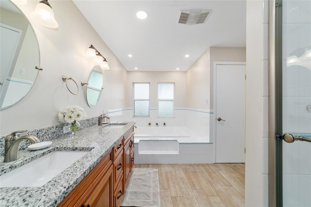 待售: $948,900 (6 贝兹, 4 浴室, 3200 平方英尺)