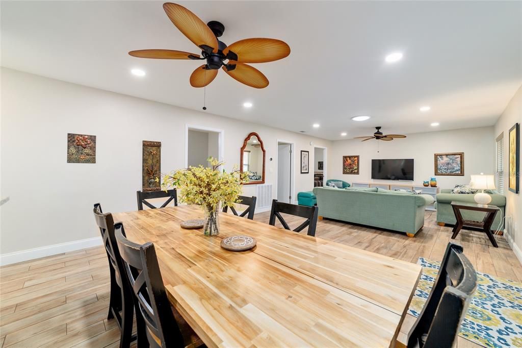 待售: $948,900 (6 贝兹, 4 浴室, 3200 平方英尺)