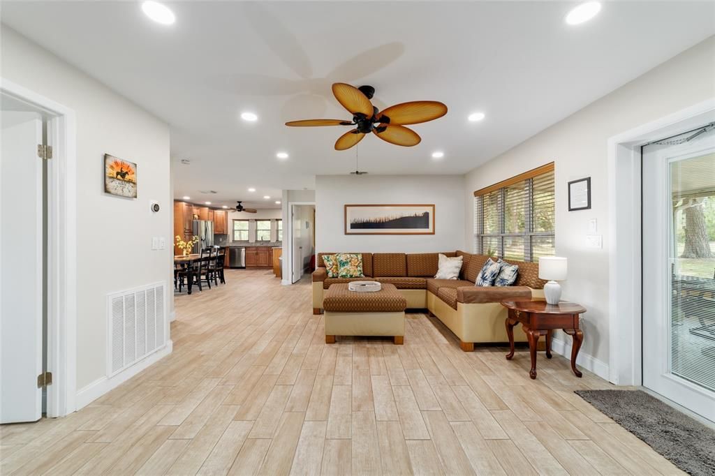 待售: $948,900 (6 贝兹, 4 浴室, 3200 平方英尺)