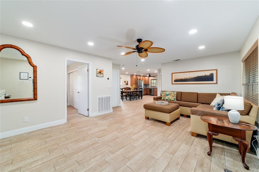 待售: $948,900 (6 贝兹, 4 浴室, 3200 平方英尺)