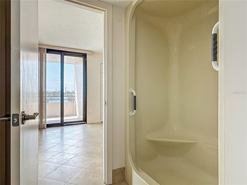 For Sale: $125,000 (2 beds, 2 baths, 1265 Square Feet)