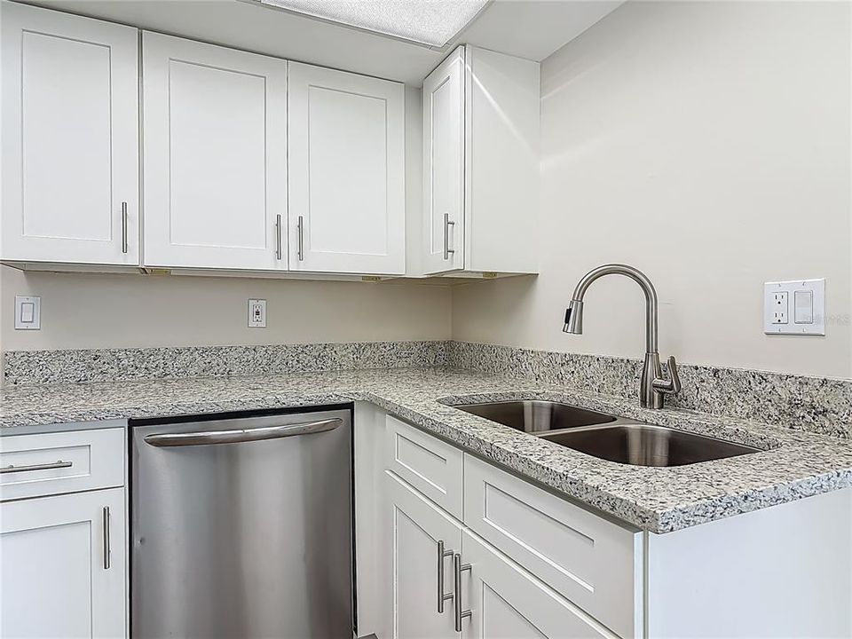 For Sale: $125,000 (2 beds, 2 baths, 1265 Square Feet)