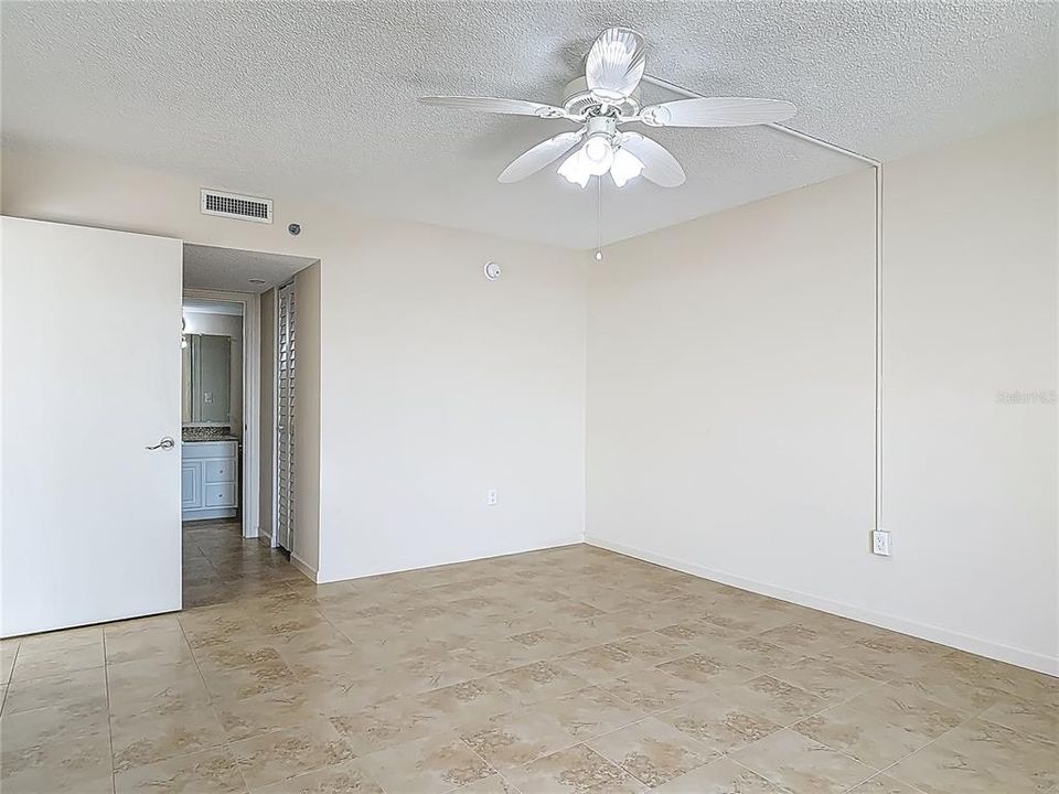 For Sale: $125,000 (2 beds, 2 baths, 1265 Square Feet)
