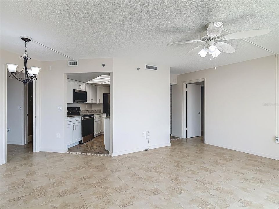 For Sale: $125,000 (2 beds, 2 baths, 1265 Square Feet)