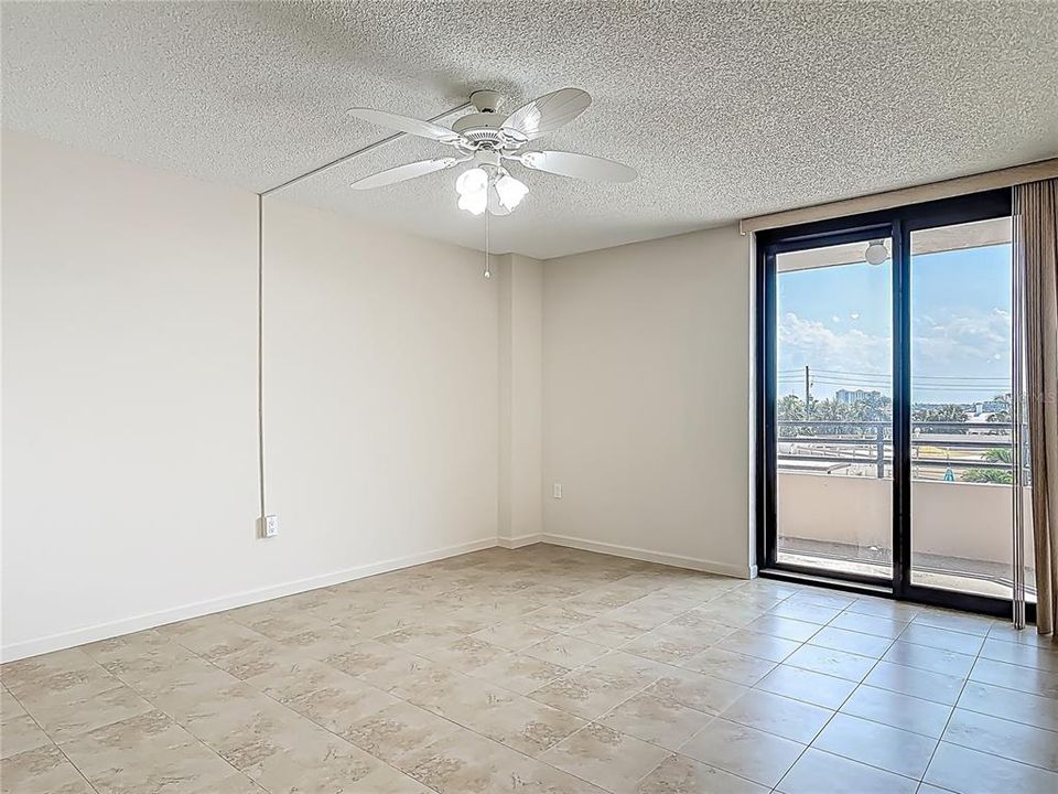 For Sale: $125,000 (2 beds, 2 baths, 1265 Square Feet)