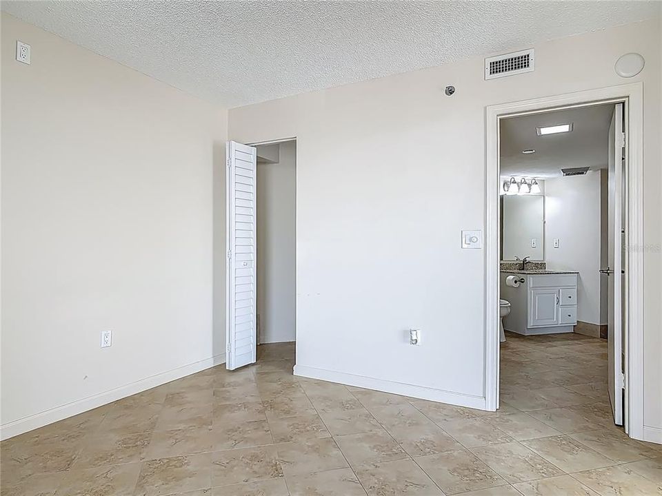For Sale: $125,000 (2 beds, 2 baths, 1265 Square Feet)