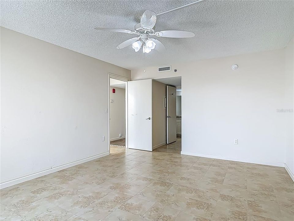 For Sale: $125,000 (2 beds, 2 baths, 1265 Square Feet)