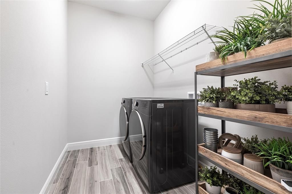 Под контрактом: $585,000 (3 спален, 2 ванн, 1764 Квадратных фут)