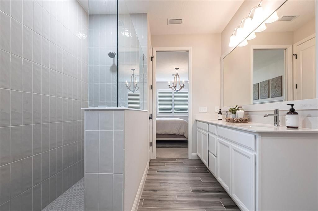 Под контрактом: $585,000 (3 спален, 2 ванн, 1764 Квадратных фут)