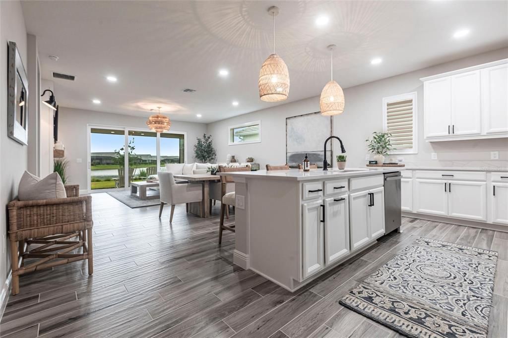 Под контрактом: $585,000 (3 спален, 2 ванн, 1764 Квадратных фут)