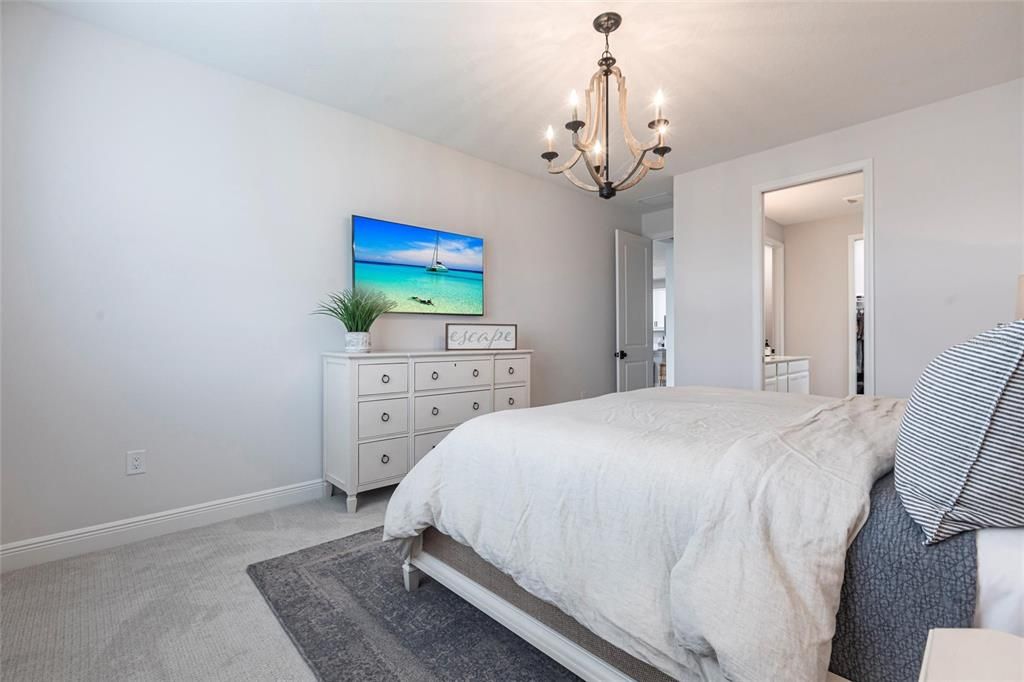 Под контрактом: $585,000 (3 спален, 2 ванн, 1764 Квадратных фут)