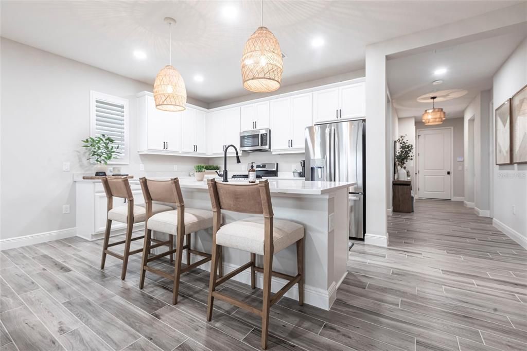 Под контрактом: $585,000 (3 спален, 2 ванн, 1764 Квадратных фут)