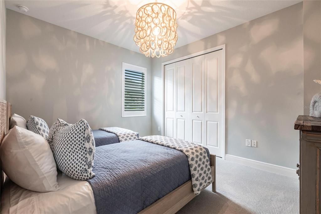 Под контрактом: $585,000 (3 спален, 2 ванн, 1764 Квадратных фут)