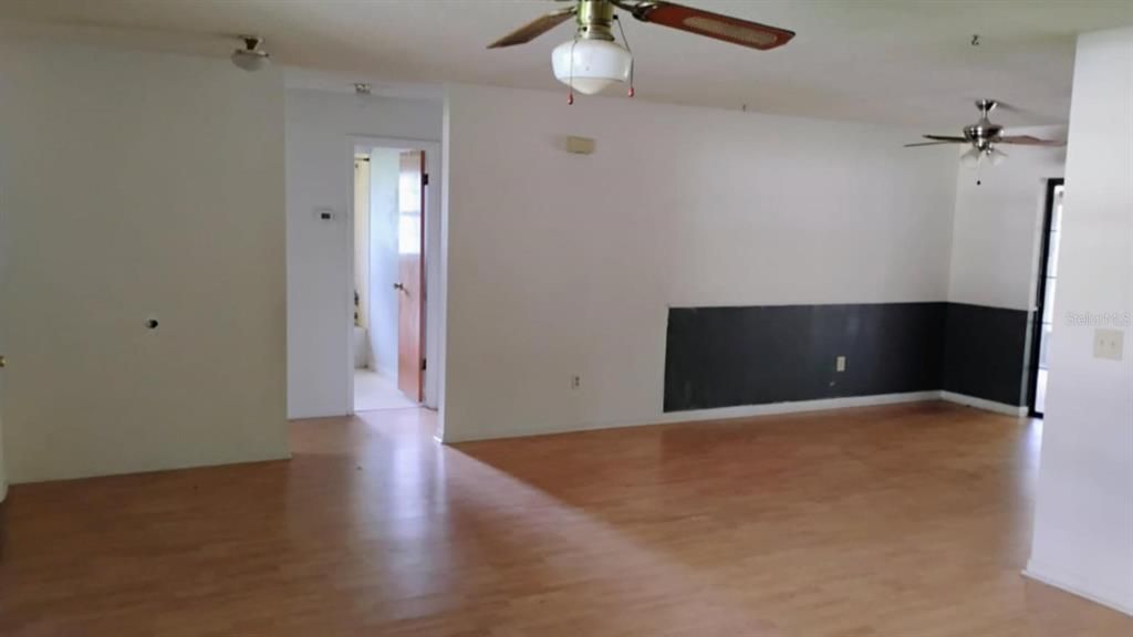 Activo con contrato: $219,000 (3 camas, 2 baños, 1305 Pies cuadrados)