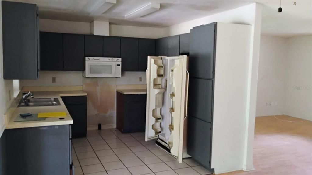 Activo con contrato: $219,000 (3 camas, 2 baños, 1305 Pies cuadrados)