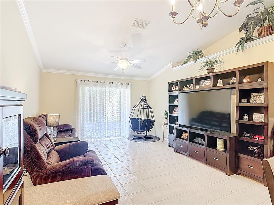 For Sale: $267,000 (2 beds, 2 baths, 1257 Square Feet)