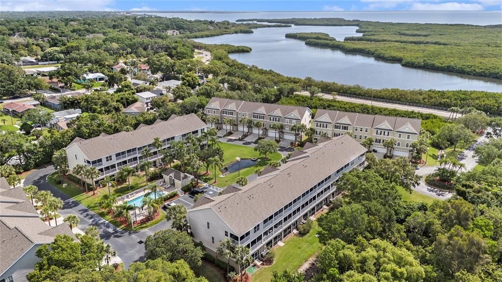 Под контрактом: $450,000 (2 спален, 2 ванн, 1595 Квадратных фут)