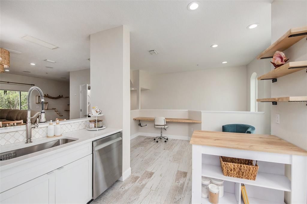 Под контрактом: $450,000 (2 спален, 2 ванн, 1595 Квадратных фут)