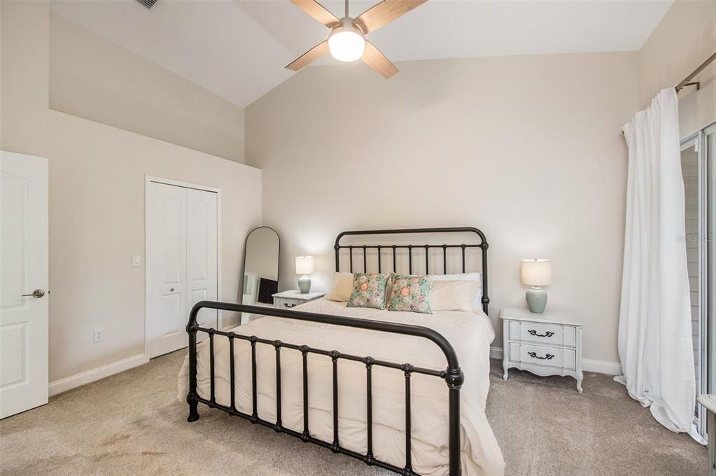 Под контрактом: $450,000 (2 спален, 2 ванн, 1595 Квадратных фут)