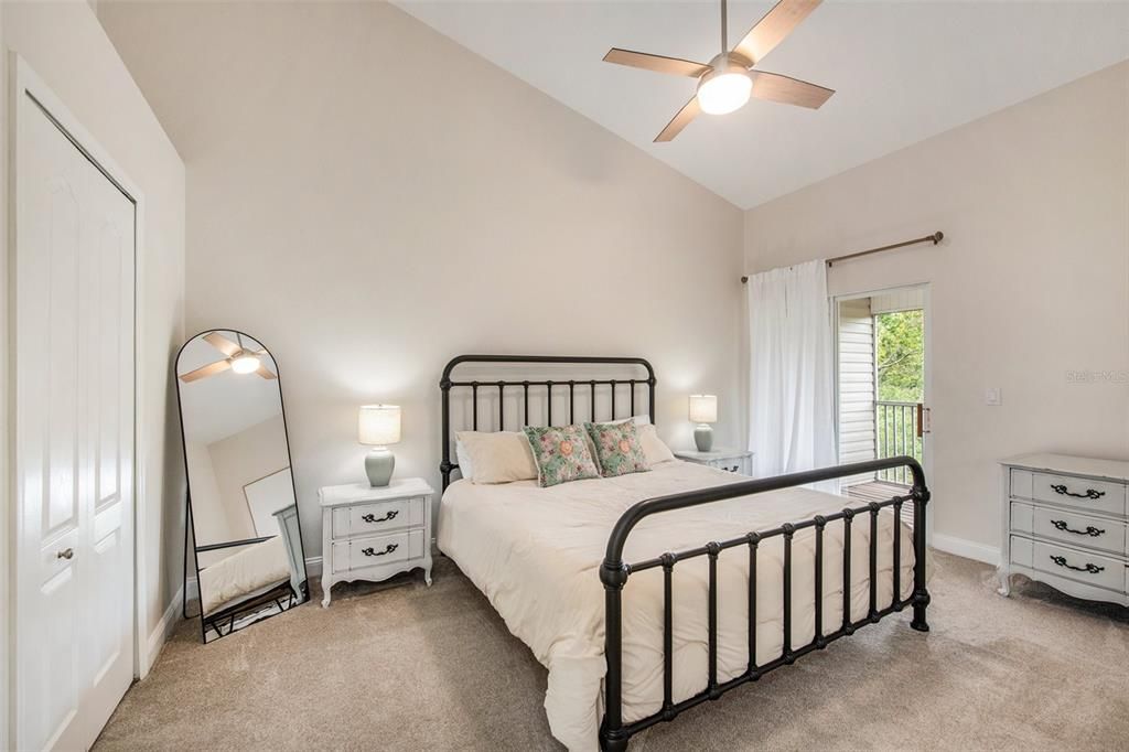 Под контрактом: $450,000 (2 спален, 2 ванн, 1595 Квадратных фут)