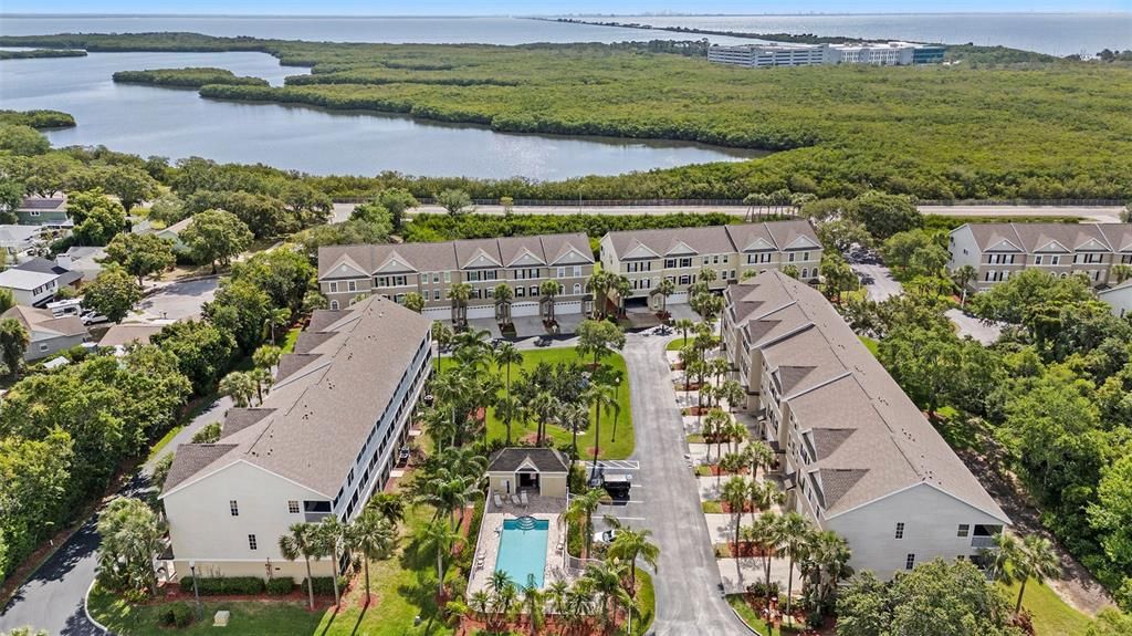 Под контрактом: $450,000 (2 спален, 2 ванн, 1595 Квадратных фут)