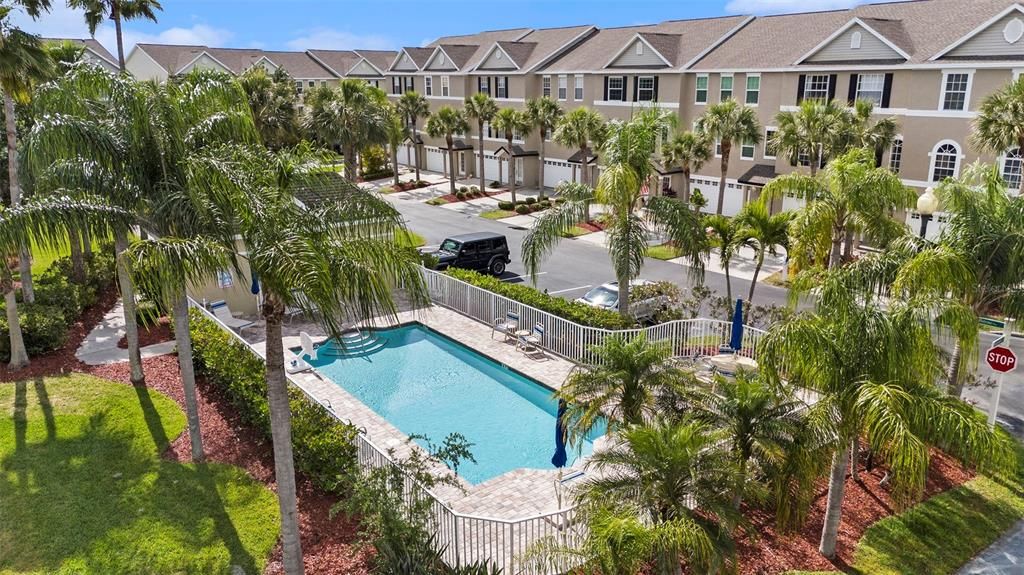 Под контрактом: $450,000 (2 спален, 2 ванн, 1595 Квадратных фут)