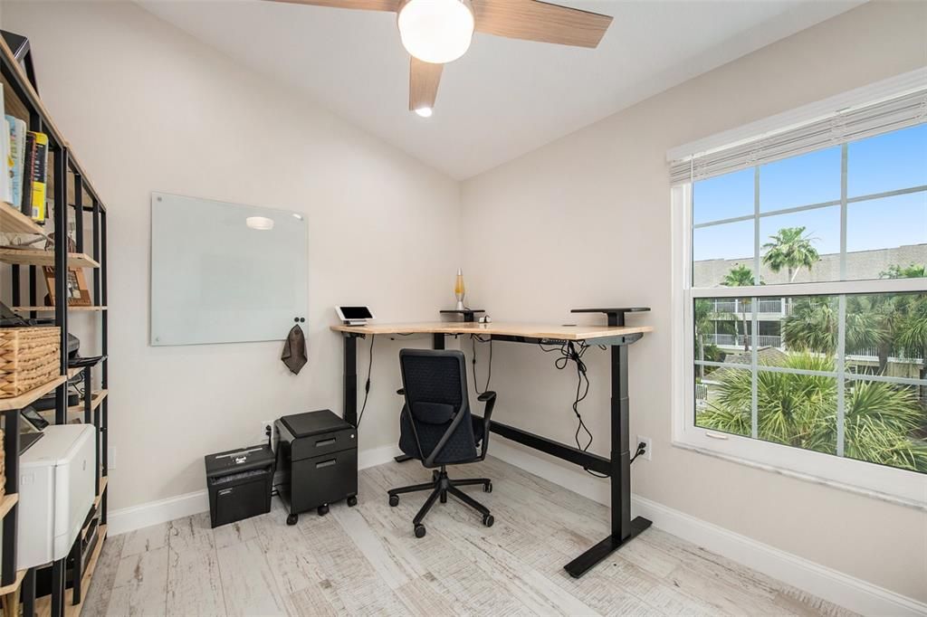 Под контрактом: $450,000 (2 спален, 2 ванн, 1595 Квадратных фут)