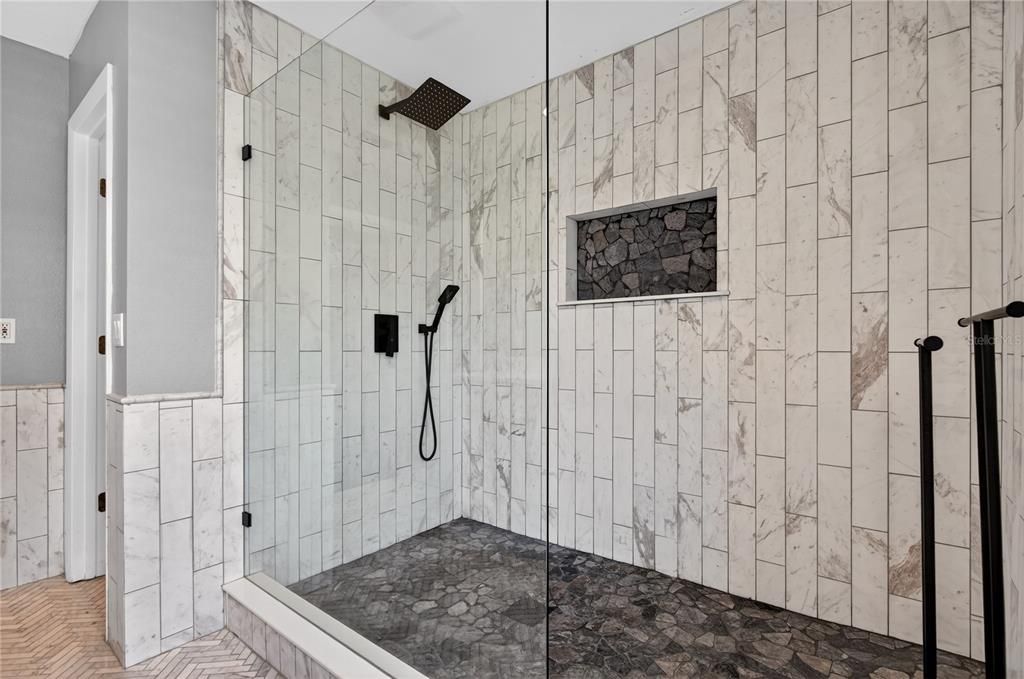 Activo con contrato: $1,775,000 (4 camas, 3 baños, 2876 Pies cuadrados)