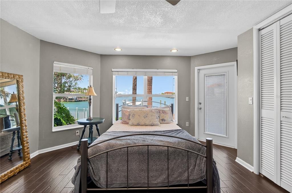 Activo con contrato: $1,775,000 (4 camas, 3 baños, 2876 Pies cuadrados)