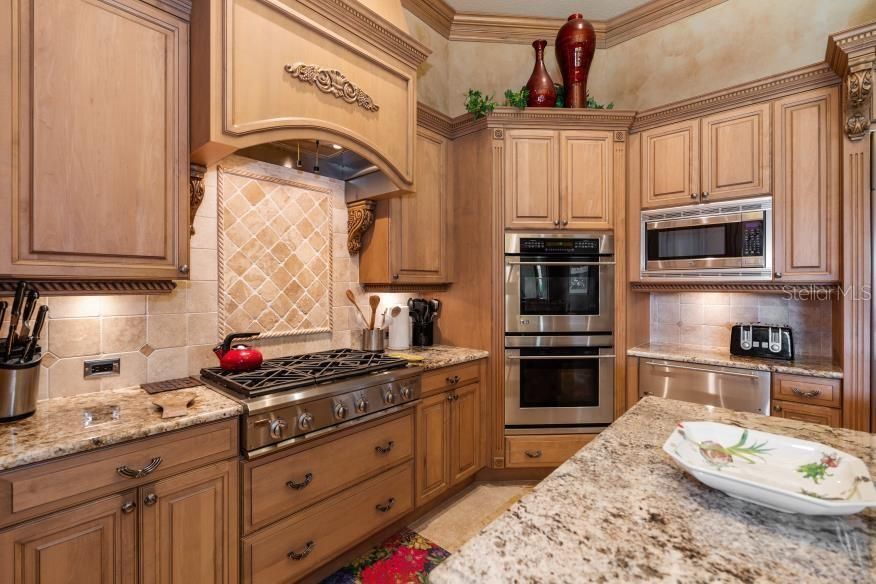 На продажу: $4,125,000 (5 спален, 7 ванн, 6512 Квадратных фут)