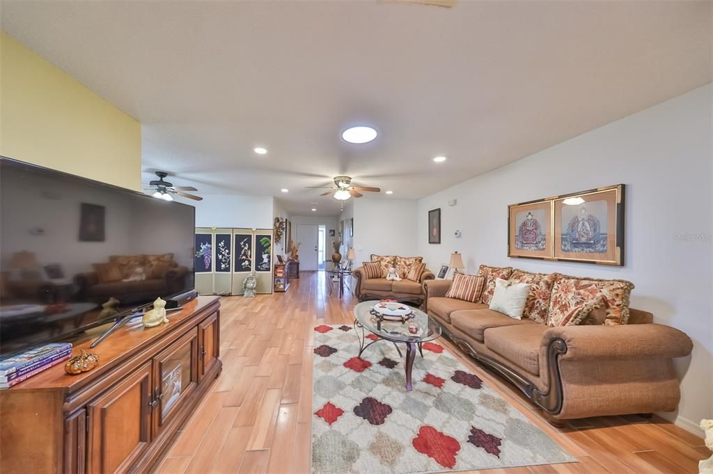Activo con contrato: $159,900 (2 camas, 2 baños, 1529 Pies cuadrados)