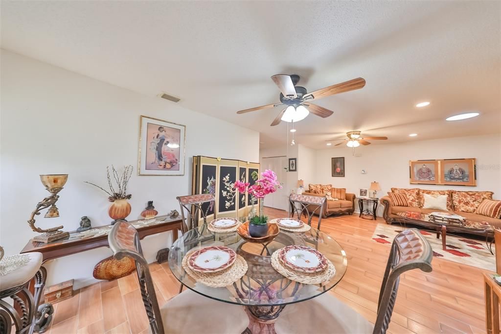 Activo con contrato: $159,900 (2 camas, 2 baños, 1529 Pies cuadrados)
