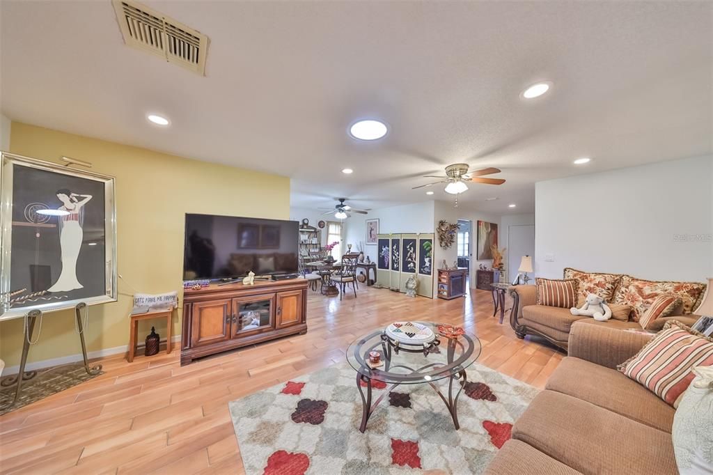 Activo con contrato: $159,900 (2 camas, 2 baños, 1529 Pies cuadrados)