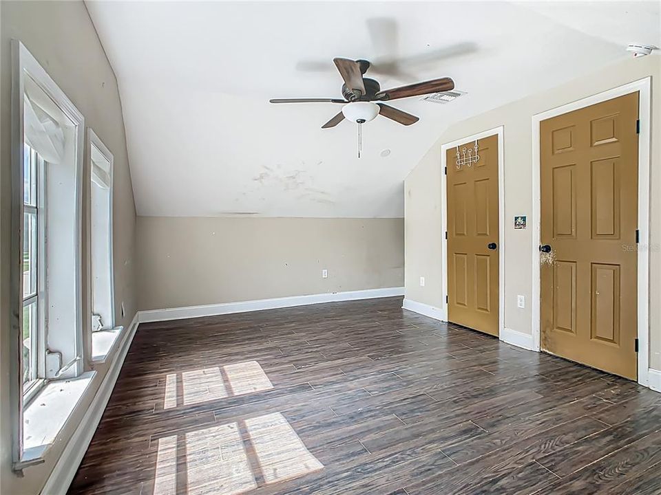 Active With Contract: $200,000 (2 beds, 2 baths, 1490 Square Feet)