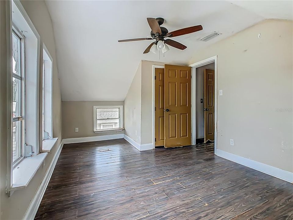 Active With Contract: $200,000 (2 beds, 2 baths, 1490 Square Feet)