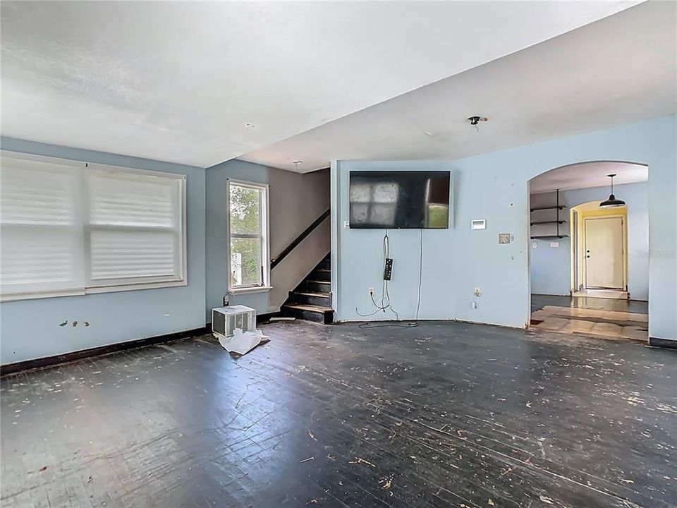 Active With Contract: $200,000 (2 beds, 2 baths, 1490 Square Feet)