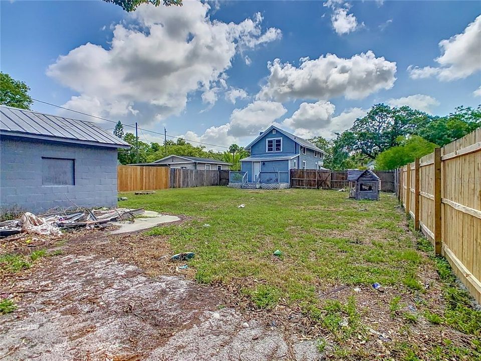 Active With Contract: $200,000 (2 beds, 2 baths, 1490 Square Feet)