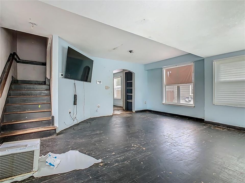 Active With Contract: $200,000 (2 beds, 2 baths, 1490 Square Feet)