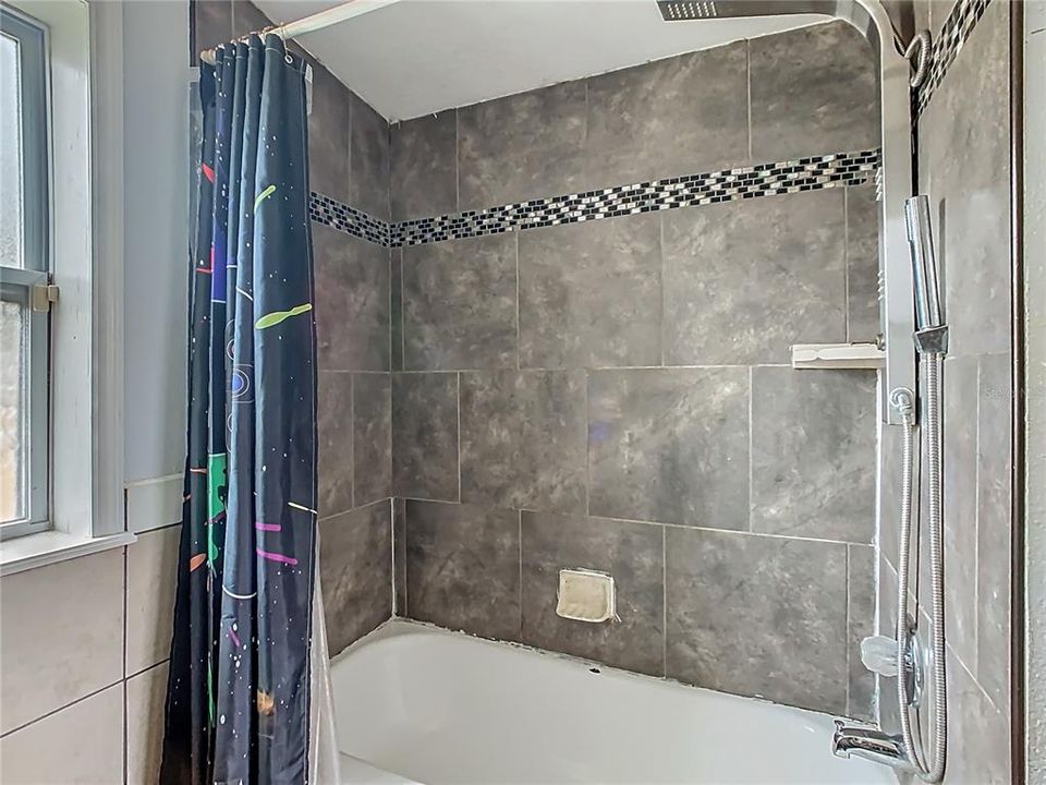 Active With Contract: $200,000 (2 beds, 2 baths, 1490 Square Feet)