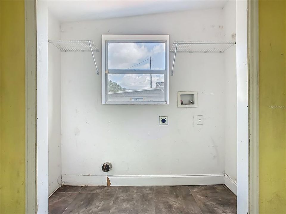 Active With Contract: $200,000 (2 beds, 2 baths, 1490 Square Feet)