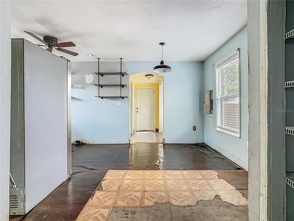 Active With Contract: $200,000 (2 beds, 2 baths, 1490 Square Feet)