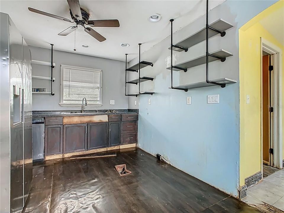 Active With Contract: $200,000 (2 beds, 2 baths, 1490 Square Feet)