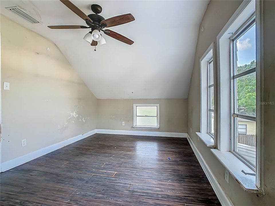 Active With Contract: $200,000 (2 beds, 2 baths, 1490 Square Feet)