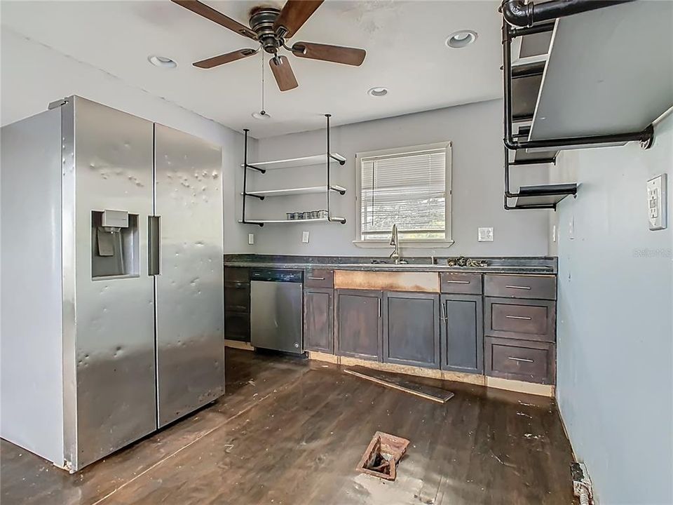 Active With Contract: $200,000 (2 beds, 2 baths, 1490 Square Feet)