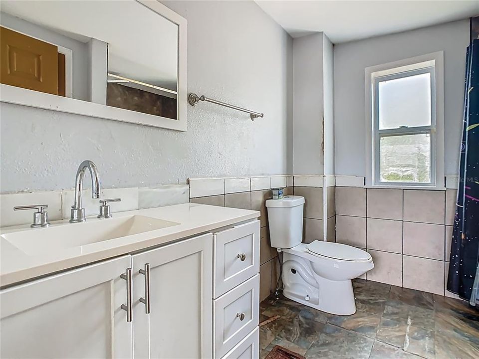 Active With Contract: $200,000 (2 beds, 2 baths, 1490 Square Feet)