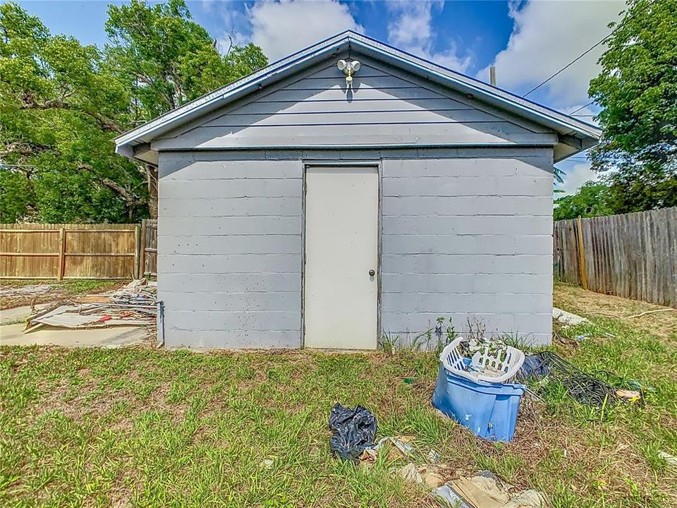 Active With Contract: $200,000 (2 beds, 2 baths, 1490 Square Feet)