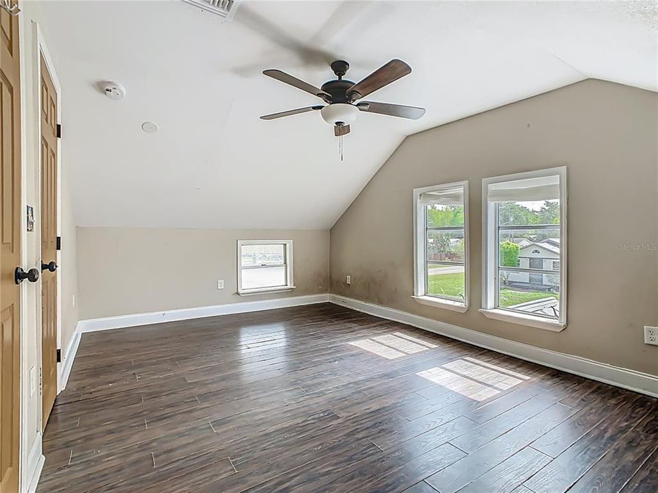 Active With Contract: $200,000 (2 beds, 2 baths, 1490 Square Feet)