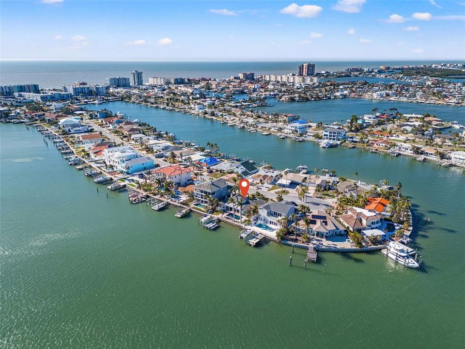 Под контрактом: $1,495,000 (3 спален, 2 ванн, 2367 Квадратных фут)