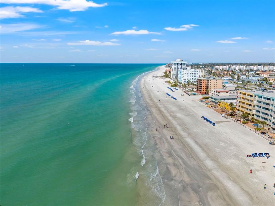 Под контрактом: $1,495,000 (3 спален, 2 ванн, 2367 Квадратных фут)